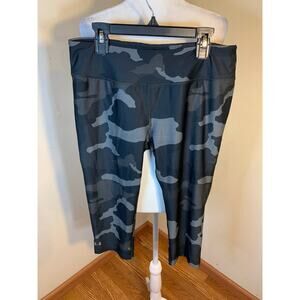 Under Armour Women Shorts size M